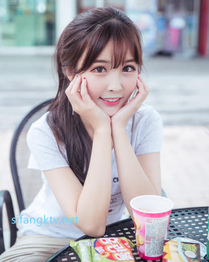 【2023-07-23】Horny open car girl ♥.m4v