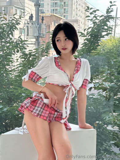 【2023_09_22】Dressing_up_by_maid,_and_nicely_do_everything_that_my.m4v