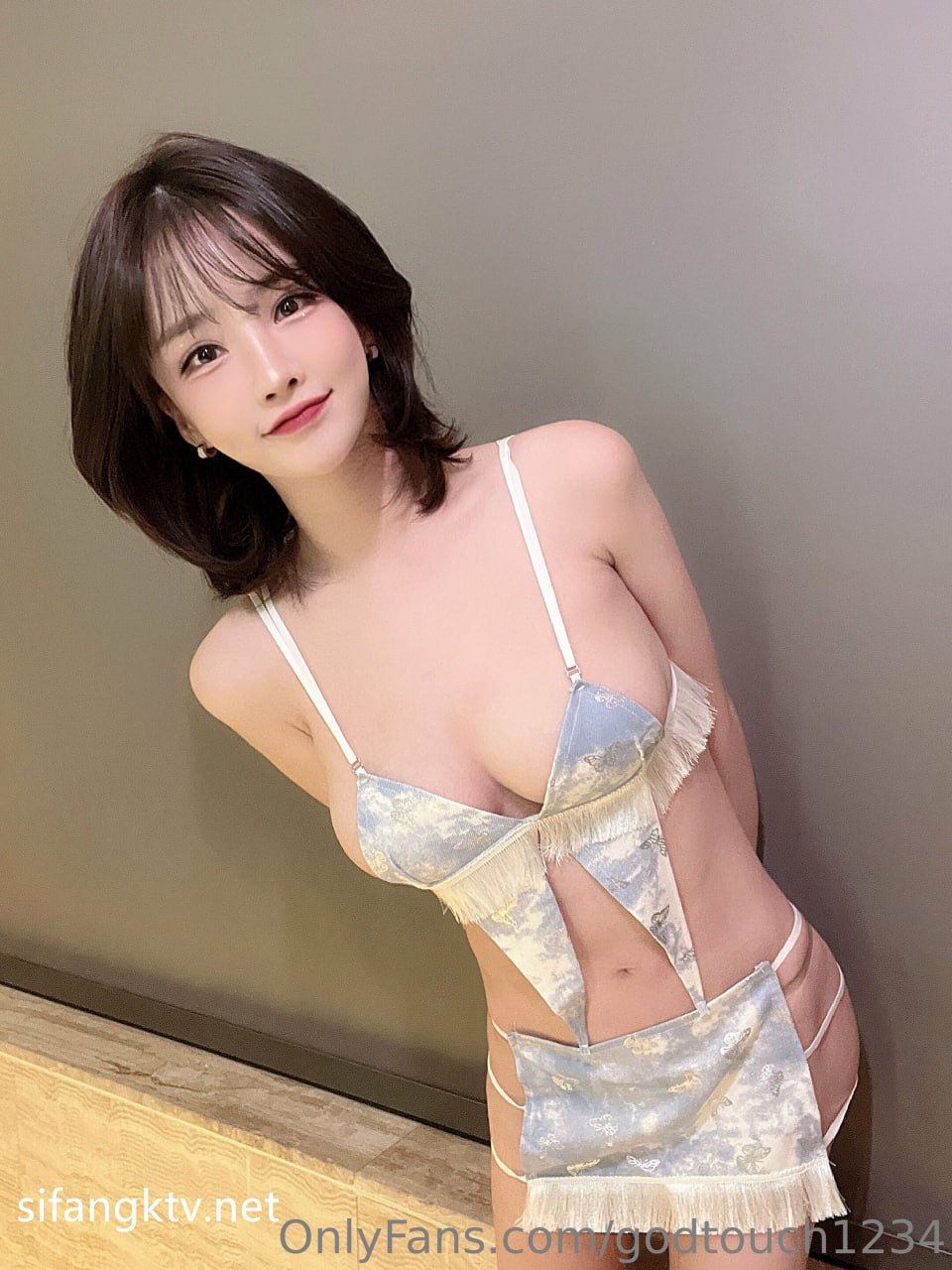 【2023-09-22】TikTok addicted woman
