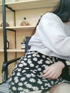 黑长直主播淫蕩掰穴：「哥哥，谢谢你的小礼物，现在换我送你们大礼物了?」